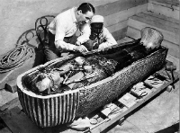 Arkeologer åpner kisten til Tuthankamon
